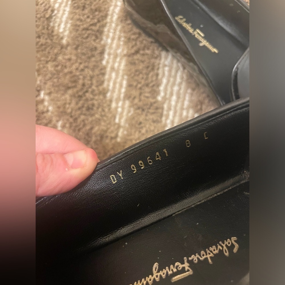 Salvatore Ferragamo Women's Trifoglio Patent Leather Loafer Size 8 fits like a 7 - Picture 7 of 10